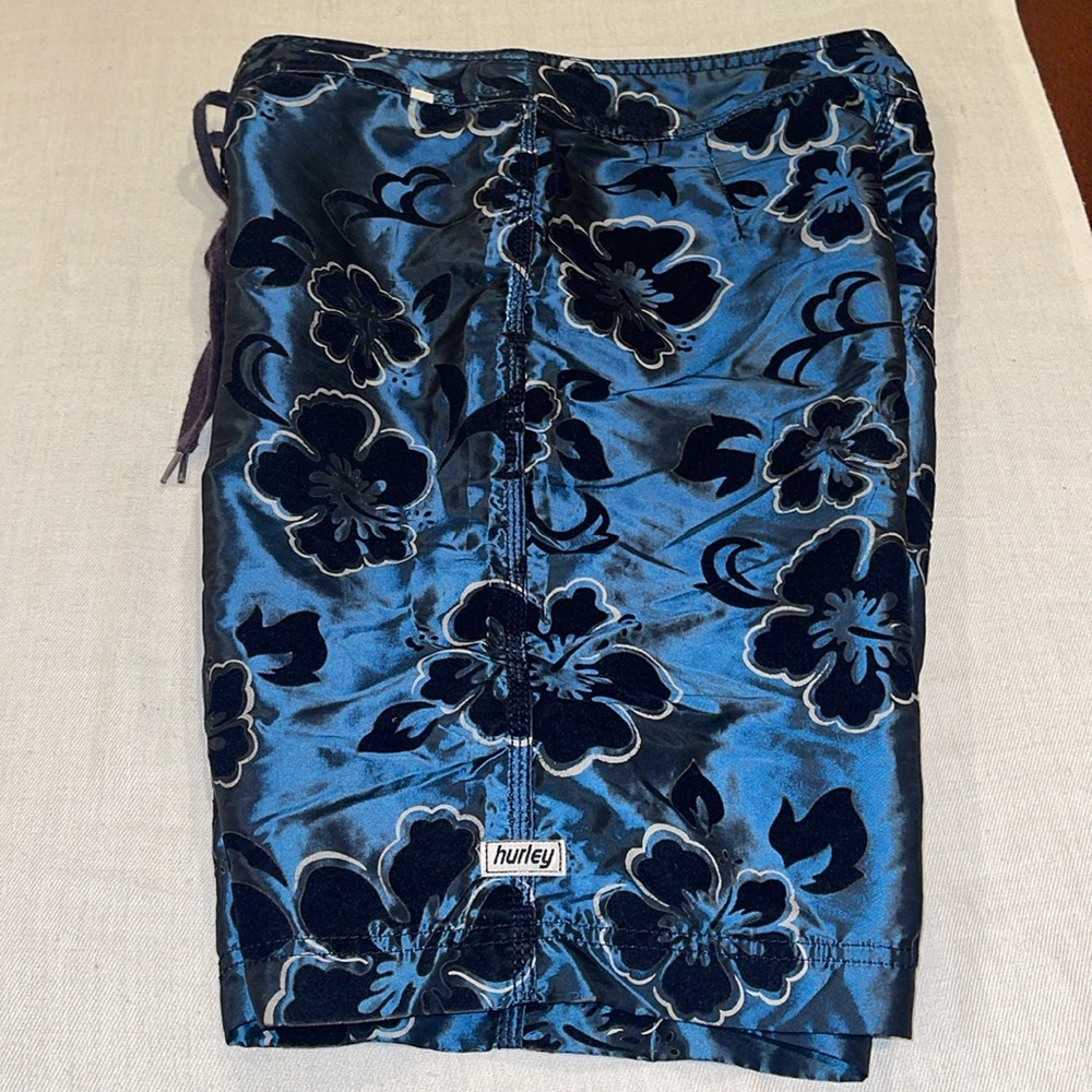 27002 VINTAGE HURLEY SWIM TRUNKS Y2K metallic  finish with velvet flowers SZ 32